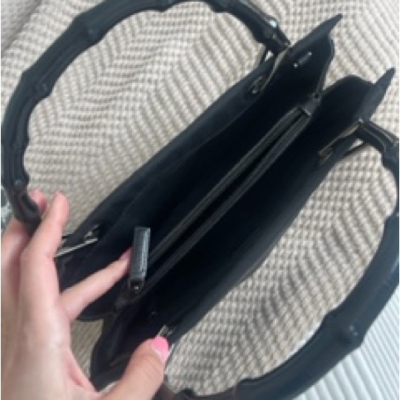AUTHENTIC GUCCI NYLON BLACK SHOULDER BAG WITH BAMBOO HANDLE - Picture 4 of 9